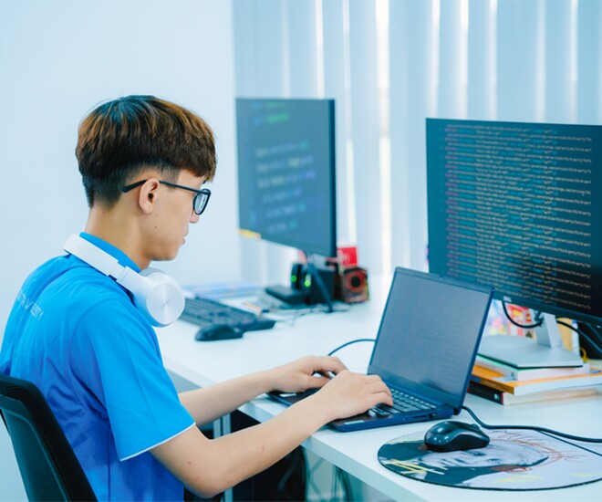 5 ngành học ở Việt Nam khát nhân lực trong những năm tới, ra trường không lo thất nghiệp, lương tới 100 triệu/tháng - 1