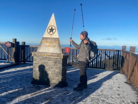 Băng giá phủ trắng Fansipan