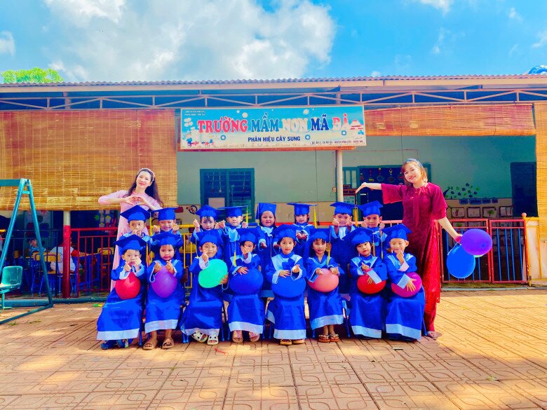 Cô Thu Nga chủ động vận động mạnh thường quân hỗ trợ tiền ăn trưa, học phí... cho các em nhỏ