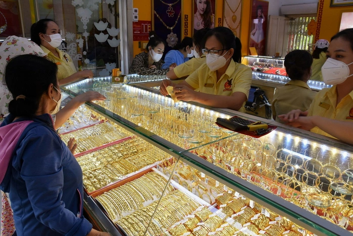 Giá vàng hôm nay tiếp tục tăng sốc