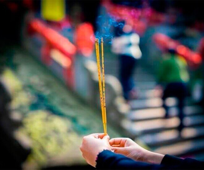 Ngày mai Rằm tháng 10 năm Ất Tỵ có 3 khung giờ đẹp để thắp hương, mang lại tài lộc và may mắn - 1