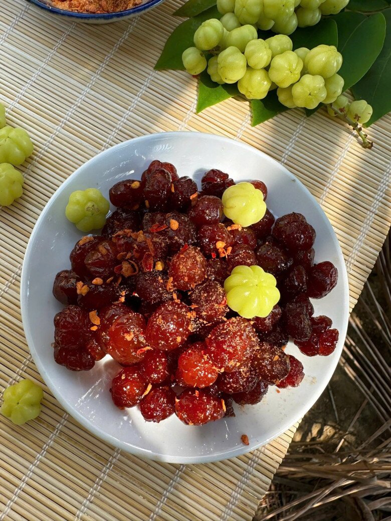 Mứt chùm ruột được bán trên chợ mạng và các sàn thương mại điện tử