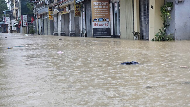 Lũ amp;#34;tập 3amp;#34; bắt đầu tại Huế, cảnh báo diễn biến phức tạp do bão Kalmaegi - 5