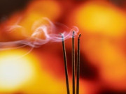 Tin tức - Văn khấn cúng rằm tháng 8 năm Ất Tỵ, 3 việc nên làm và 5 điều đại kỵ khi thắp hương để đón nhiều phước lộc