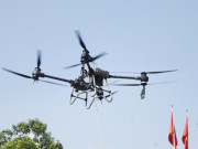 Tin tức - Dùng drone vận chuyển hàng tấn lương thực hỗ trợ người dân vùng lũ bị cô lập ở Bắc Ninh