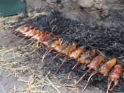 Tiêu dùng - Đặc sản chui ra từ bụi rậm, nhìn "sợ khiếp vía" xưa không ai dám ăn nay dân thành phố ưa chuộng, 120.000 đồng/kg