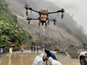 Tin tức - 5 ngày mắc kẹt giữa cung đèo sạt lở: "Đêm nghe tiếng đá rơi, tim tôi muốn rớt ra ngoài"