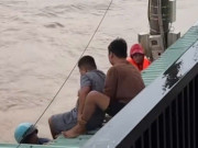 Tin tức - Ít nhất 50 người chết và mất tích, sân bay, đường sắt qua miền Trung bị tê liệt