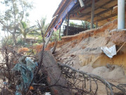 Tin tức - Bãi biển Hàm Rồng tan hoang sau các đợt mưa bão