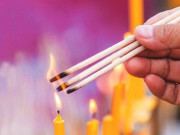 Tin tức - Khung giờ đẹp thắp hương ngày mai - mùng 1 tháng 11 năm Ất Tỵ, 4 thứ này kiêng kỵ đặt lên bàn thờ đầu tháng