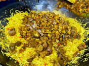 Lifestyle - Đặc sản Huế chế biến kiểu lạ cùng lòng lợn, màu sắc bắt mắt, vị thơm ngon