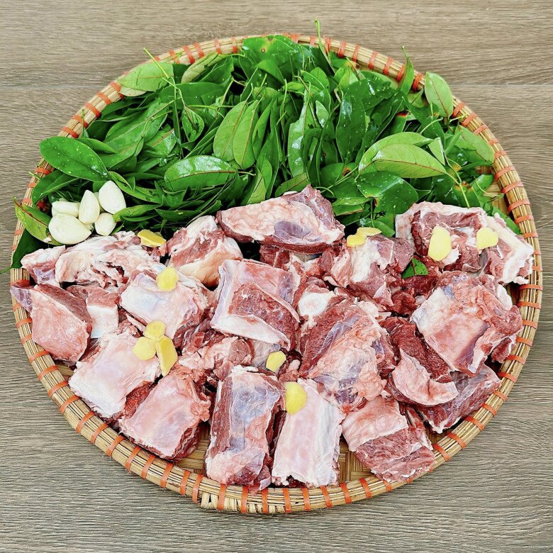 Nghề lạ ở Việt Nam: Cây dại ở bờ rào mang về trồng 3 tháng là thu hoạch, dân hái lá bán quanh năm, thành đặc sản - 2