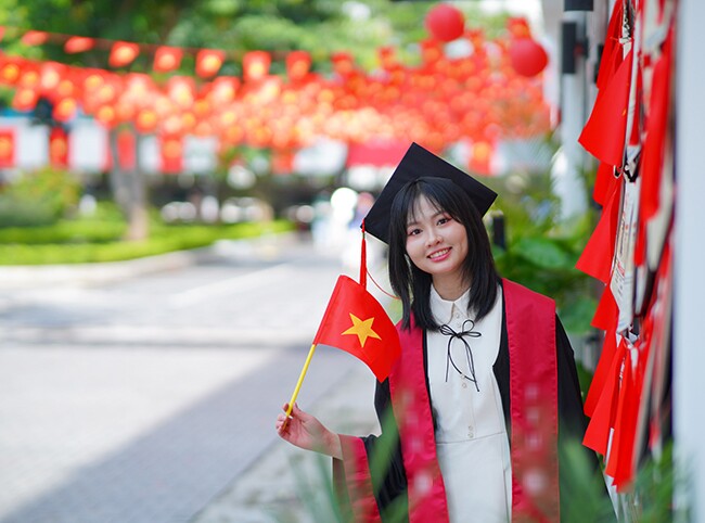 Thủ khoa đạt điểm tuyệt đối của ĐH Ngoại thương: amp;#34;Trân trọng cả khó khăn, thất bại và đừng bao giờ ngại saiamp;#34; - 4