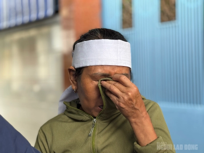 Mẹ chồng chị Trang khóc thương con dâu