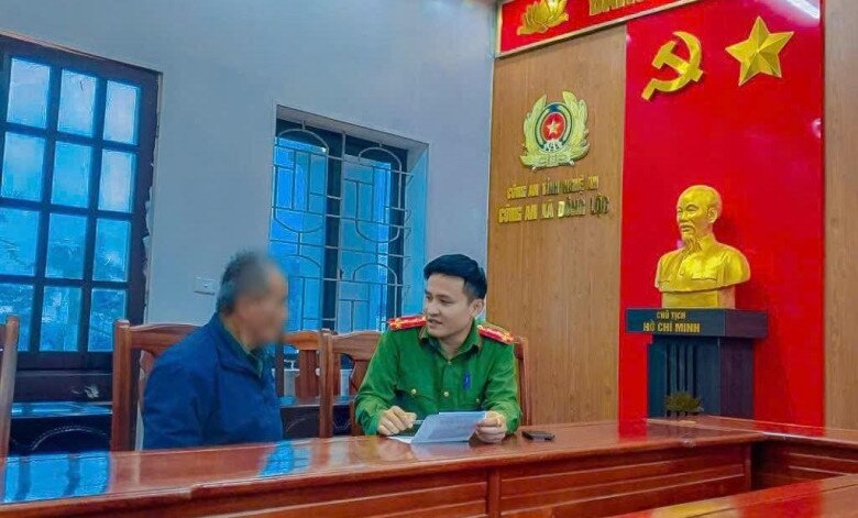 Công an xã Đông Lộc kịp thời ngăn chặn việc ông Q. bị lừa đảo qua mạng 300 triệu đồng.