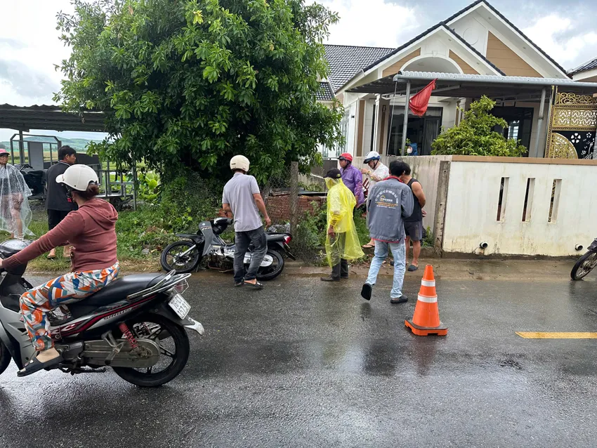 Hiện trường nơi xảy ra vụ tại nạn ở Quảng Ngãi.