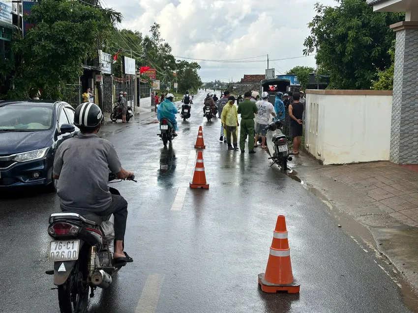 Lực lượng chức năng nhanh chóng có mặt có mặt bảo vệ hiện trường.