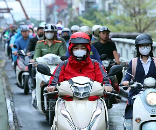 Do ảnh hưởng của không khí lạnh, thời tiết Hà Nội có mưa, trời rét. Ảnh minh họa: TTXVN