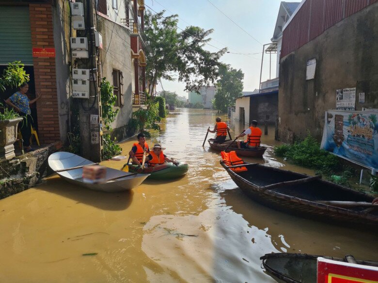 
Nhiều ngôi nhà ở Bắc Ninh bị ngập nặng sau lũ. Ảnh: TRÀ THÁI - NAM
GIANG