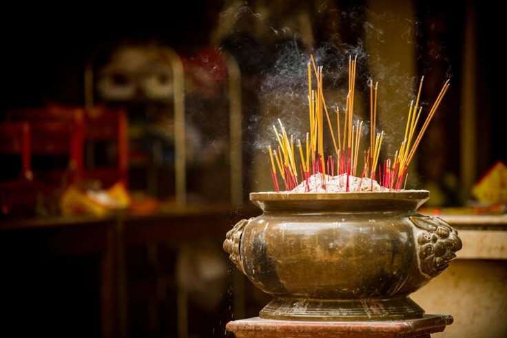 Văn khấn cúng rằm tháng 8 năm Ất Tỵ, 3 việc nên làm và 5 điều đại kỵ khi thắp hương để đón nhiều phước lộc - 2