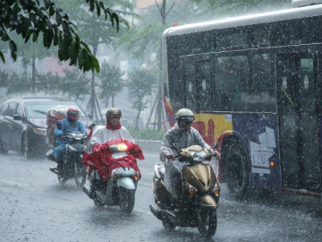 Tin tức 24h: Hà Nội bắt đầu đợt mưa dông mới, khi nào mưa nhiều nhất, nhiệt độ giảm ra sao?