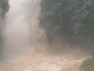 Đà Nẵng mưa đặc biệt lớn, nhiều nơi sạt lở, thủy điện xả lũ lưu lượng khủng