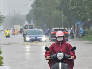 Học sinh toàn TP Huế nghỉ học ngày 27-10 do mưa lớn