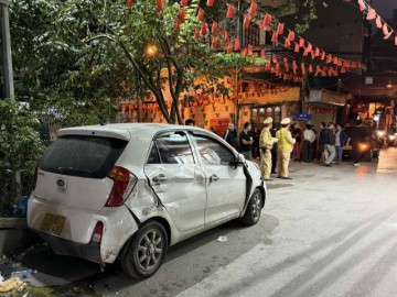 Ô tô tải gây tai nạn liên hoàn trong ngõ Hoàng Mai, tài xế bỏ lại xe rời hiện trường