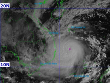 Bão số 13 đã mạnh lên cấp 15, gần cấp siêu bão
