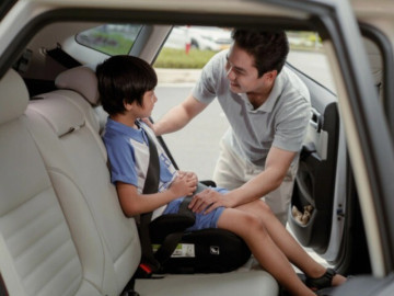 Quy định về thiết bị an toàn cho trẻ em trên ô tô từ 1/1/2026, những loại ô tô nào phải trang bị?