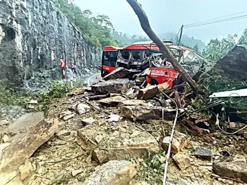 Sạt lở bẻ gãy giao thông tại Khánh Hòa và Lâm Đồng: Lộ trình thay thế cho tài xế
