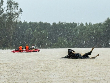 Khung cảnh tan hoang rốn lũ Hòa Thịnh