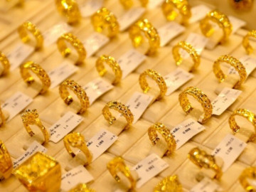 Giá vàng đi ngang, nên mua hay bán?