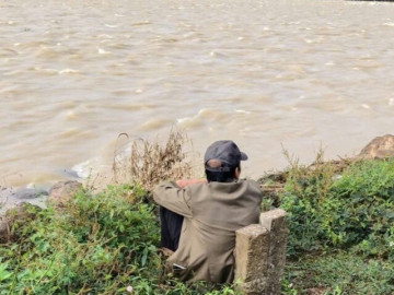 Vụ người cha ngồi bên bờ sông, chờ tin con gái mất tích: Không có phép màu xảy ra