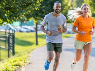 Sức khỏe - Đạp xe hay chạy bộ: Bài tập cardio nào tốt hơn cho tim mạch, khớp và cơ bắp?