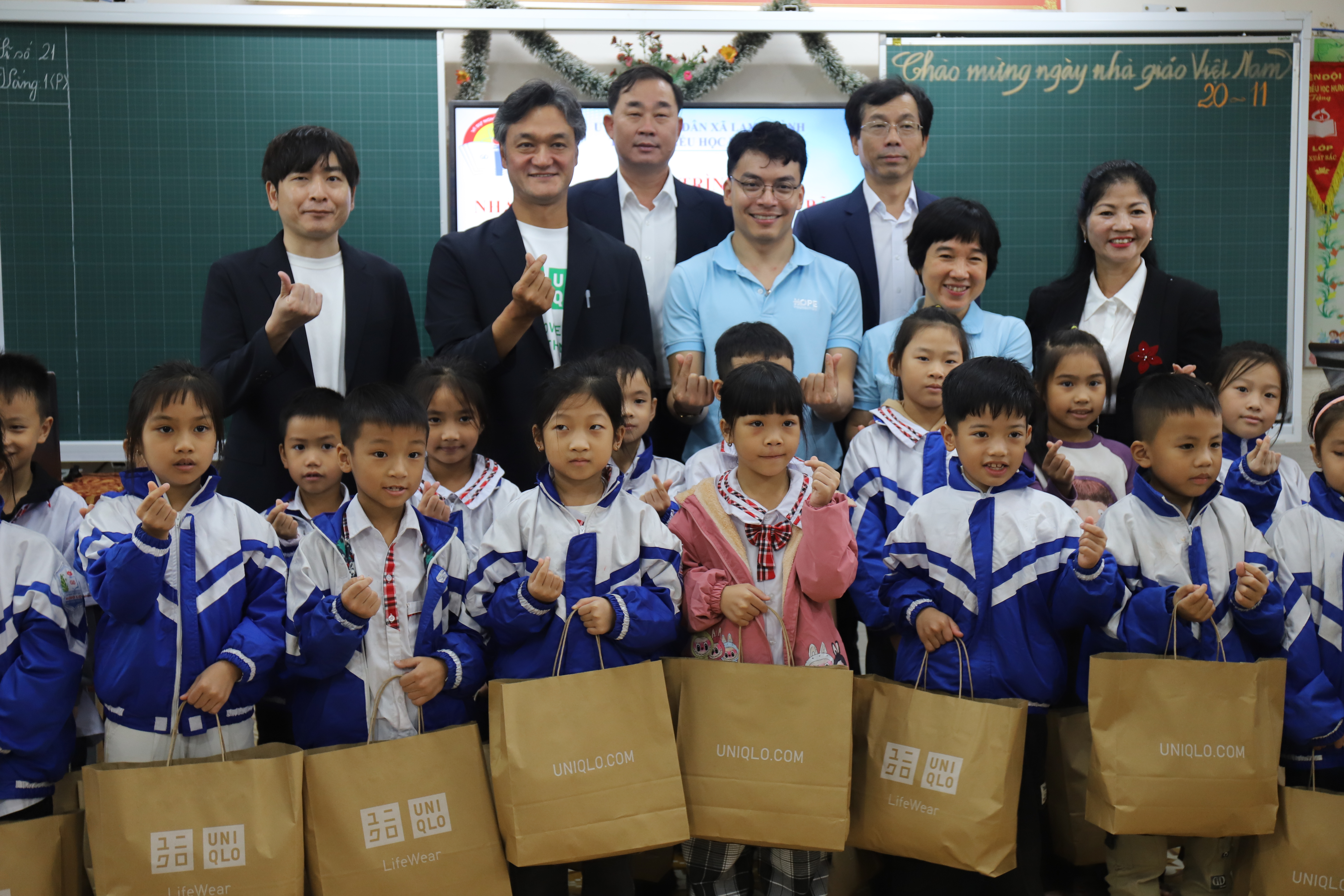 Ấm lòng sự chung tay cùng chương trình “Cùng đồng bào vượt lũ” - 3