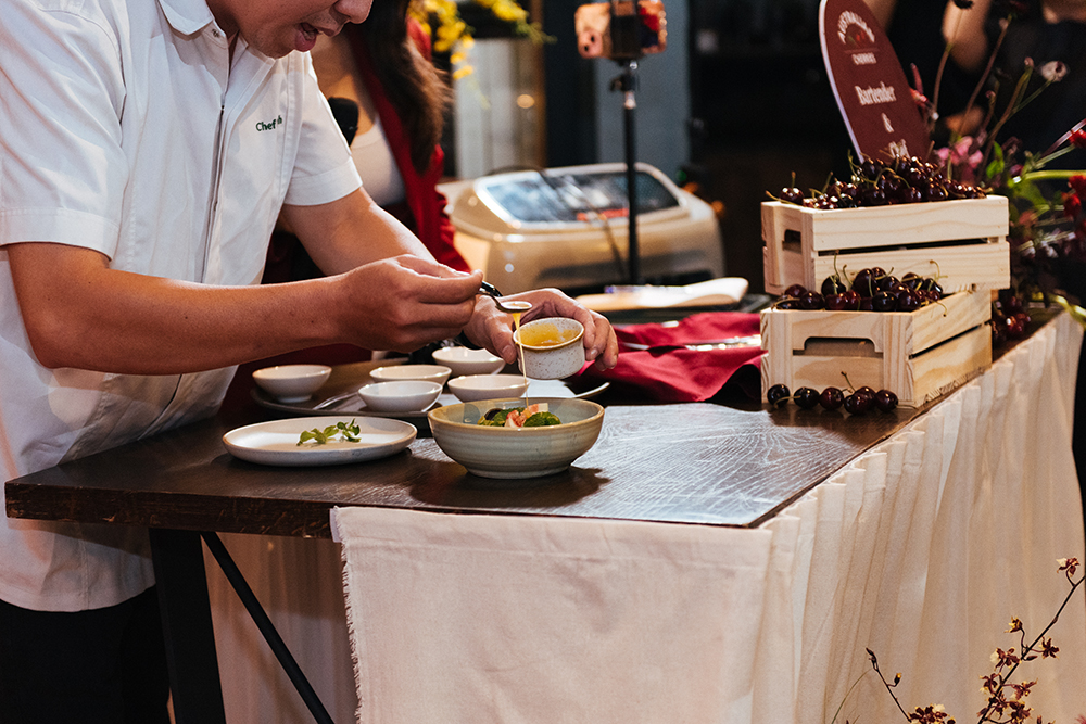 Đầu bếp sáng tạo các món ăn hấp dẫn được lấy cảm hứng từ Cherry Úc mùa vụ 2024/25img srchttps://cdn.eva.vn/upload/4-2025/images/thuynt/image3-1764820097-45-width2500height1669.jpg width2500 /