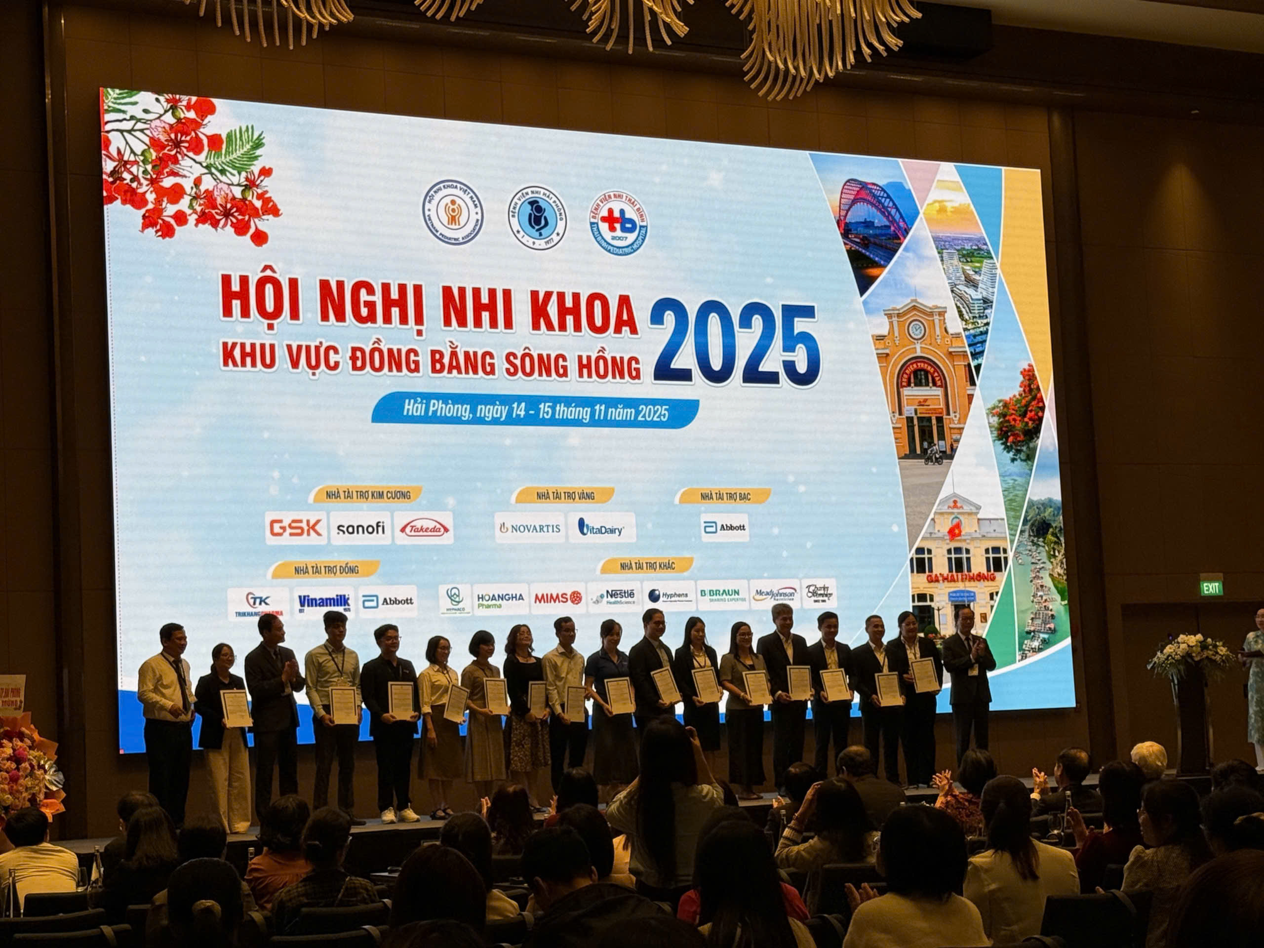 Đại diện quy tụ được hàng trăm đại biểu là các chuyên gia đầu ngành cùng với đó là sự đồng hành của các doanh nghiệp