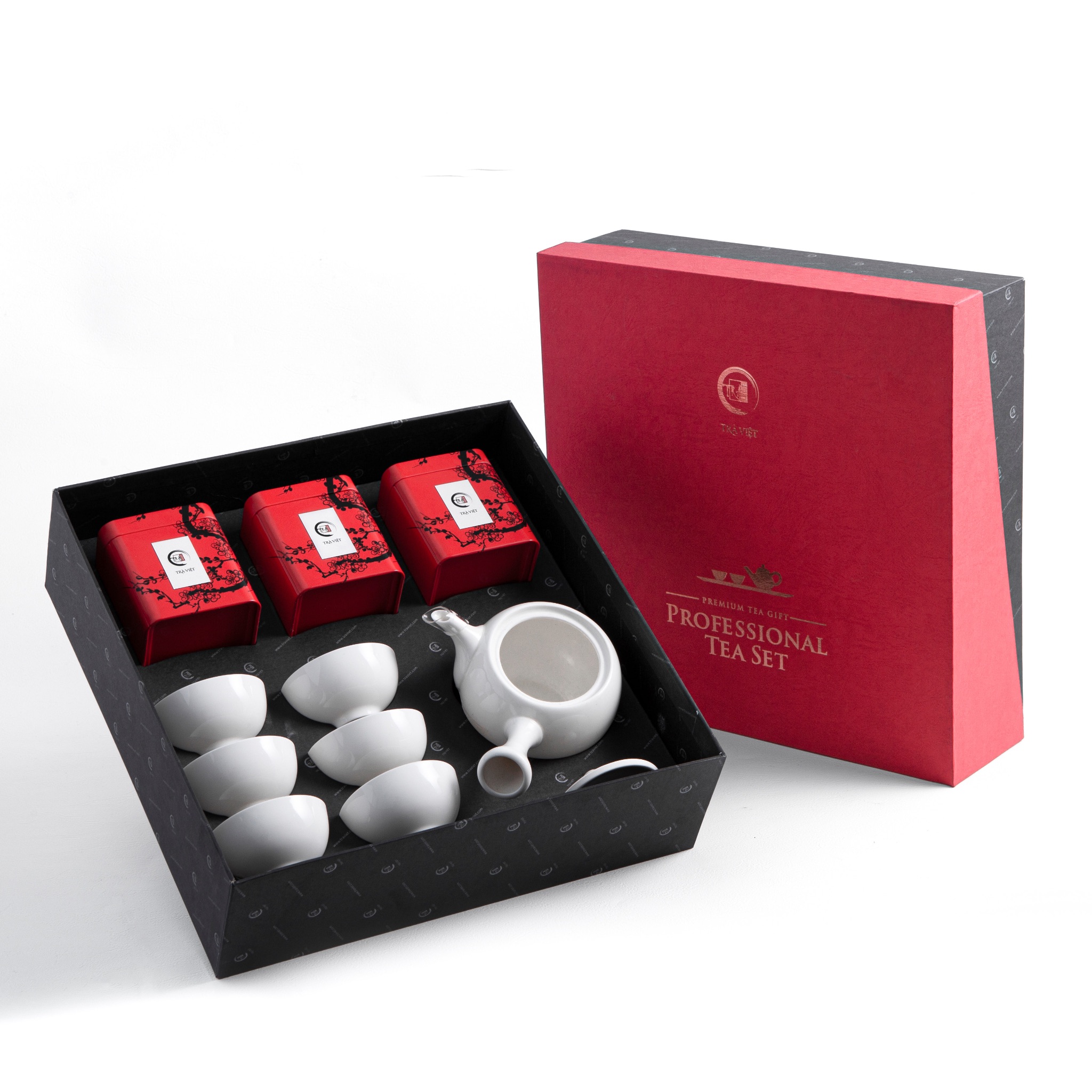 Hộp quà tết kết hợp giữa bộ ấm trà sứ chuyên dụng và trà ngon của Trà Việt