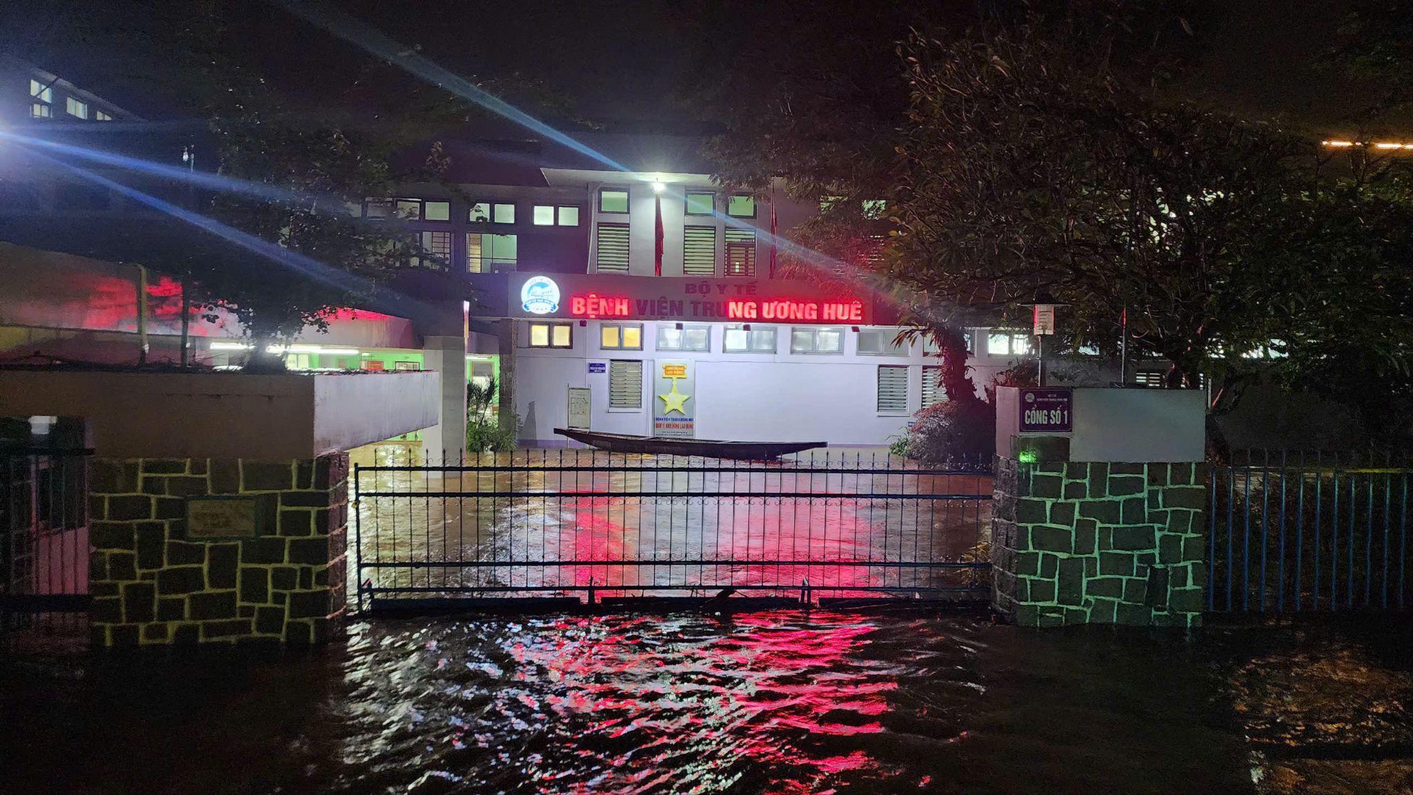 Ấm lòng sự chung tay cùng chương trình “Cùng đồng bào vượt lũ” - 2