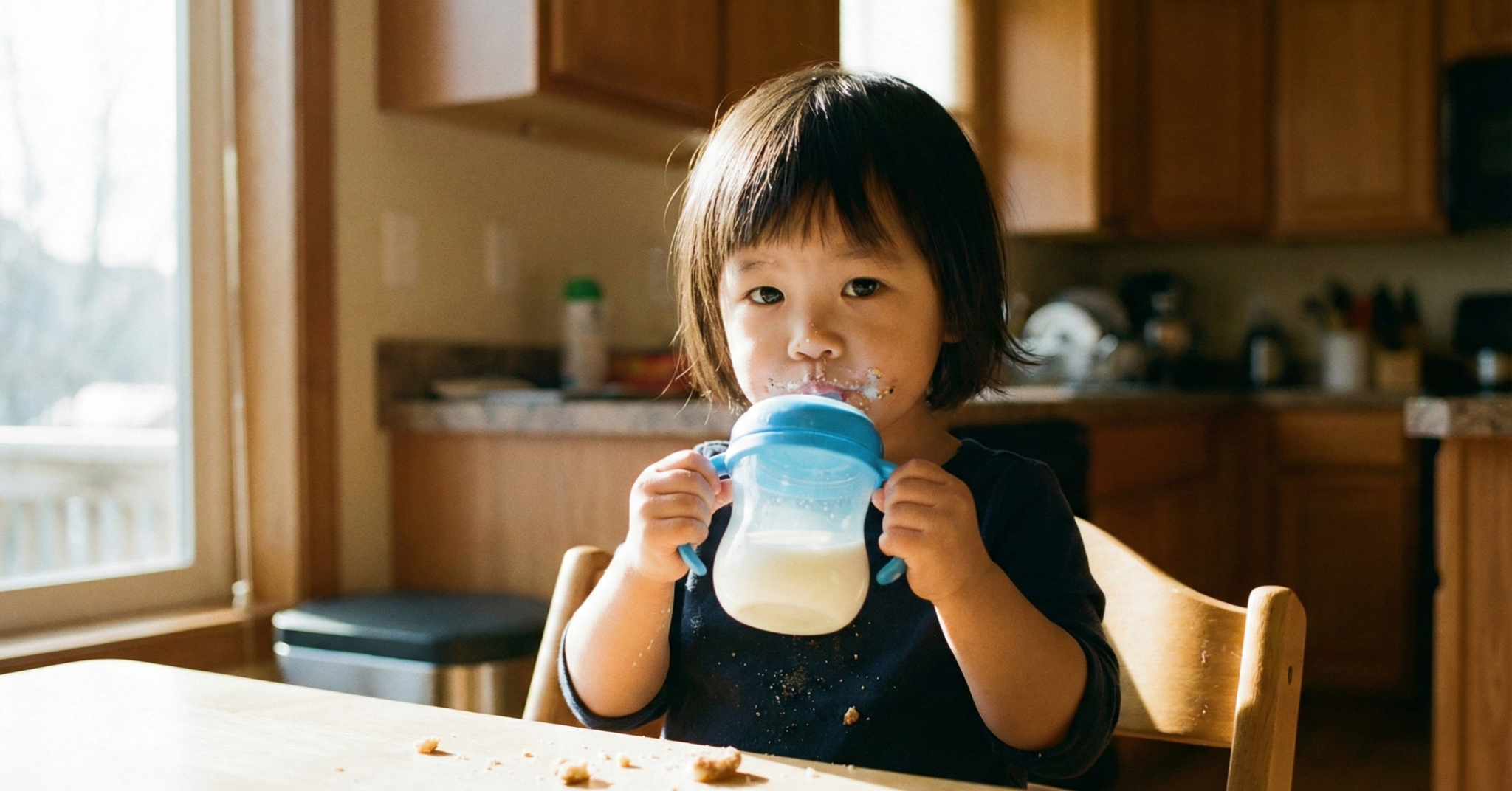 Lựa chọn sữa tươi hay sữa bột sẽ phụ thuộc vào nhu cầu và tình trạng dinh dưỡng của trẻ