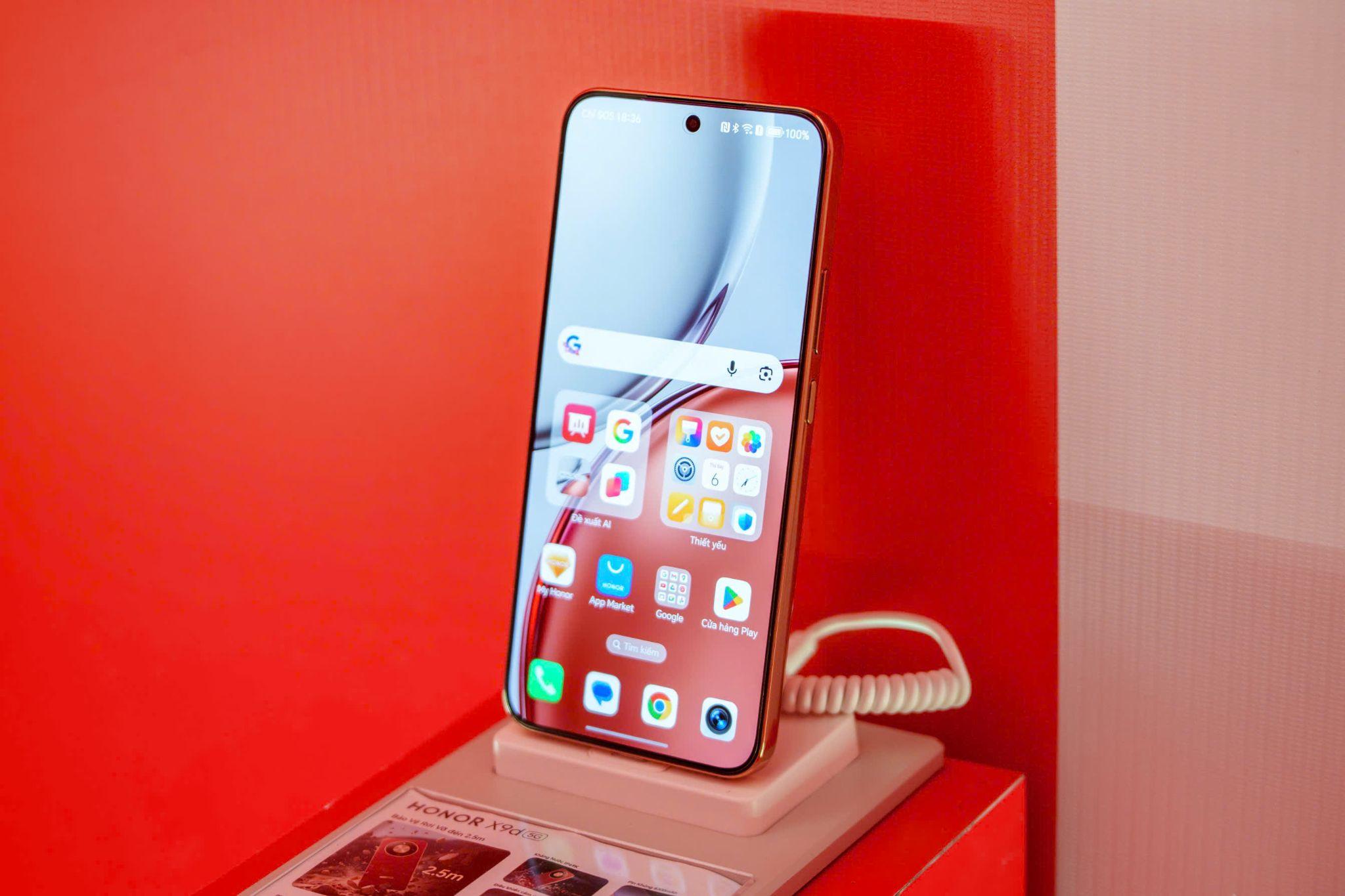 HONOR X9d “chào sân” giữa tâm điểm âm nhạc Phố đi bộ Nguyễn Huệ: gây ấn tượng với chuẩn SGS Thụy Sĩ và pin khủng 8.300mAh - 2