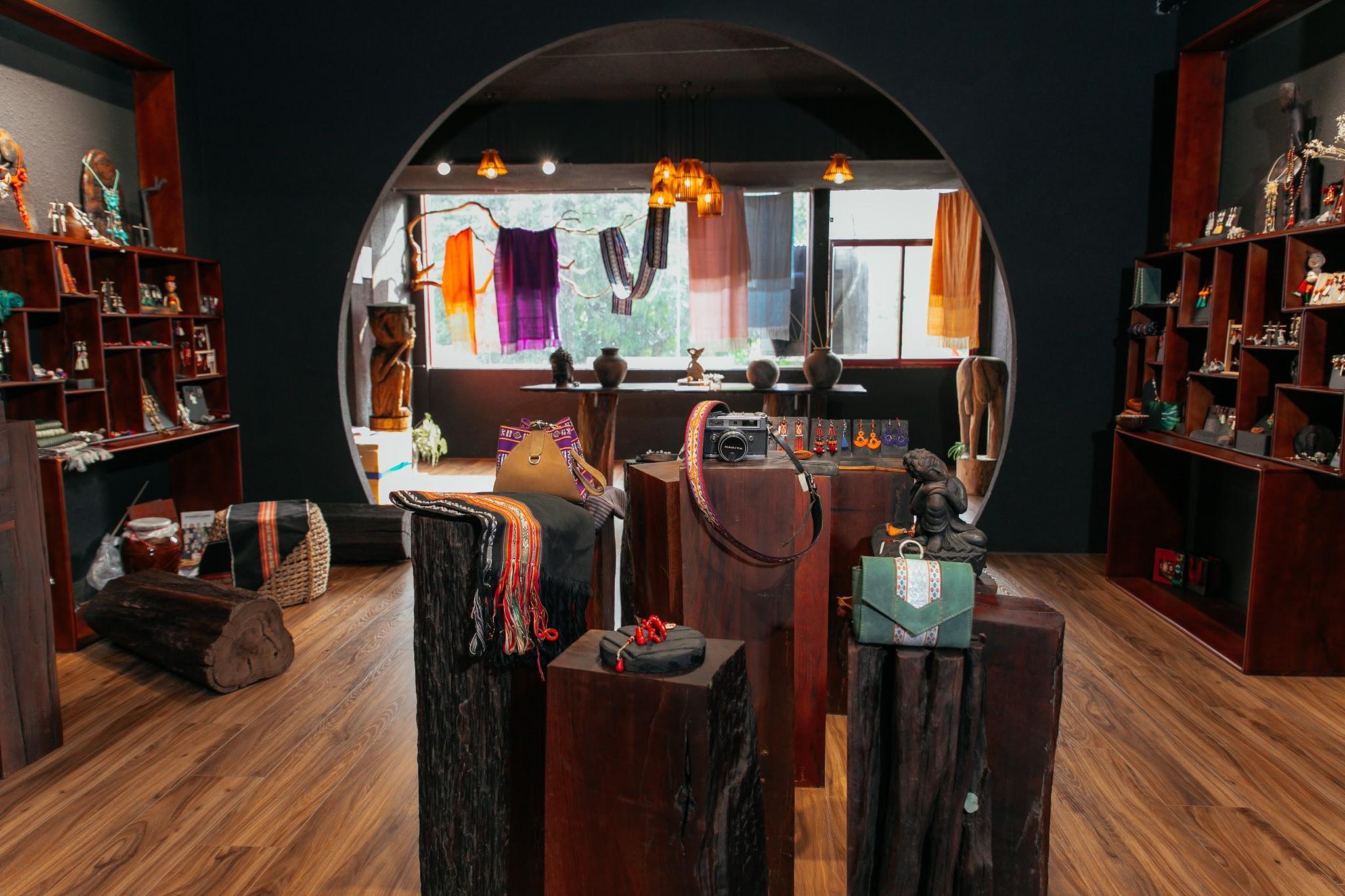 Hà Anh và hành trình đưa họa tiết H’Mông ra thế giới - 1