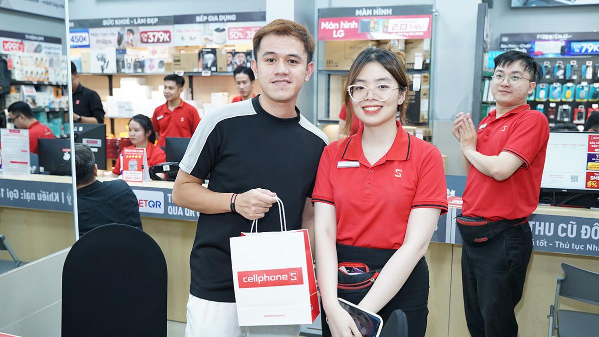 Kích thước iPhone 16 Pro Max bao nhiêu, cầm nắm thoải mái không? Kích thước iPhone 16 Pro Max bao nhiêu, cầm nắm thoải mái không? - 4