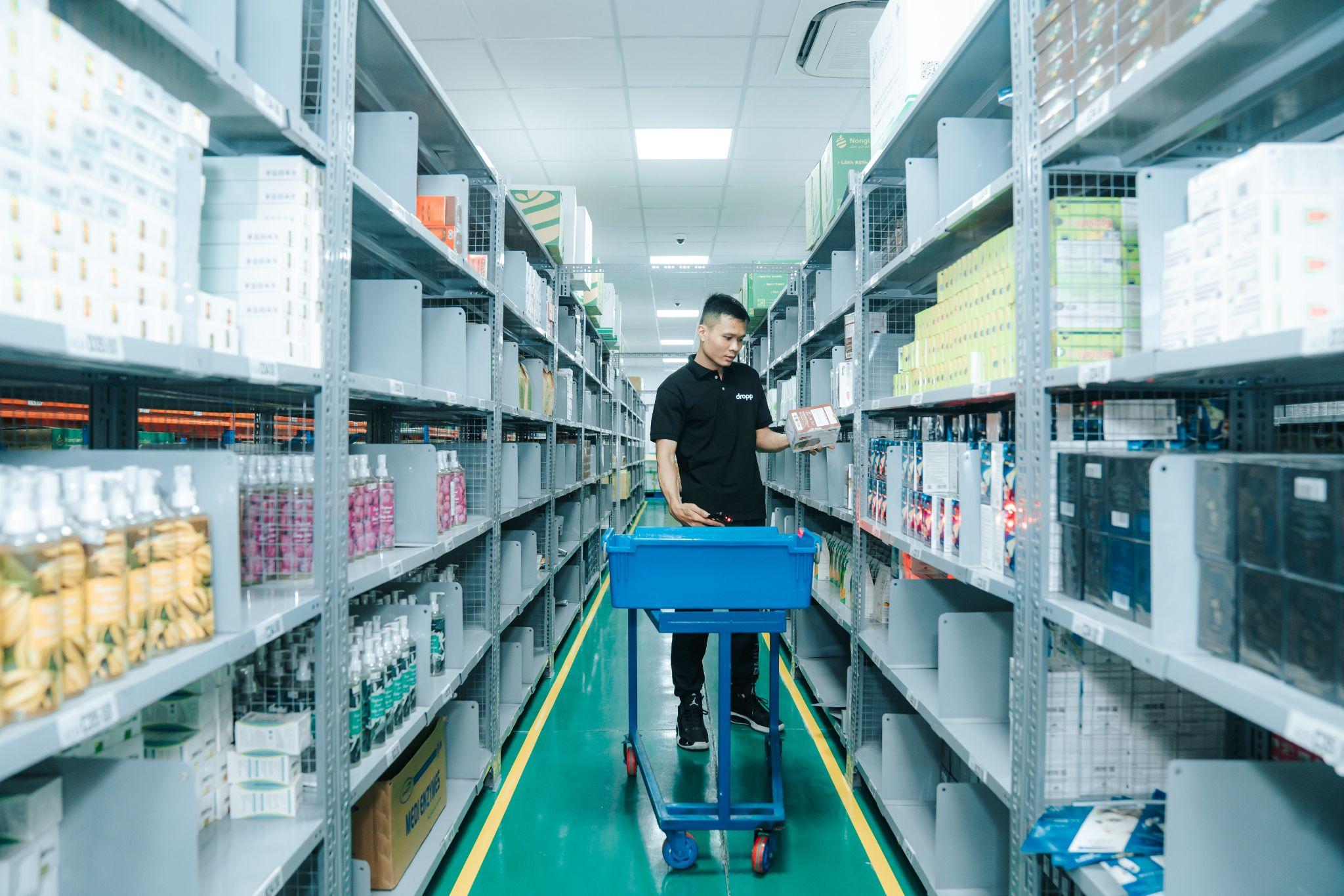 Dù là thương hiệu mới hay đã có tên tuổi, để một sản phẩm lên kệ Droppii, doanh nghiệp phải đi qua quy trình thẩm định nhiều lớp, bảo đảm chỉ những sản phẩm đạt chuẩn mới đến tay người dùng