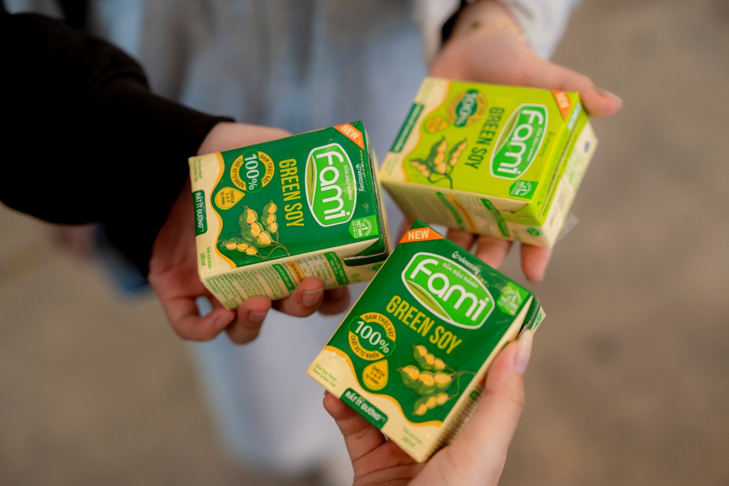 Không ngừng thử nghiệm và ứng dụng công nghệ mới, Vinasoy luôn nỗ lực để mang đến những sản phẩm xanh: an toàn - chất lượng - bền vững.