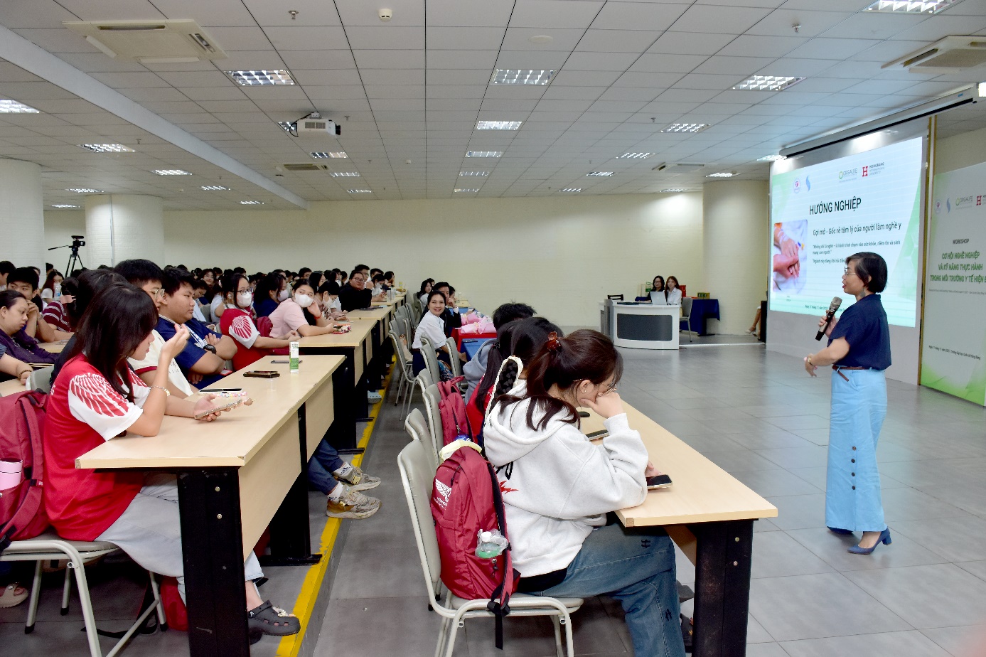 ThS. Phan Thị Hoài Yến – Giảng viên Trường Đại học Y Dược TP.HCM chia sẻ định hướng nghề nghiệp ngành y cho các bạn sinh viên HIU. Nguồn: Orgalife