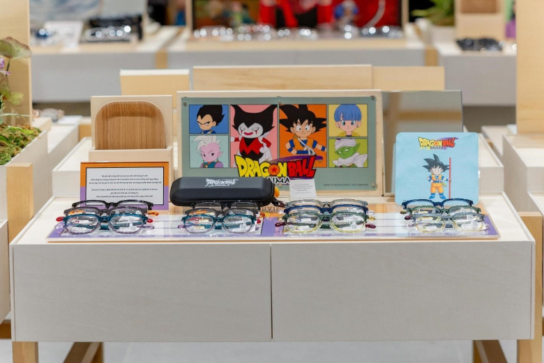 Đặc biệt, JINS còn mang đến nhiều Bộ sưu tập thú vị như Dragon Ball, One Piece