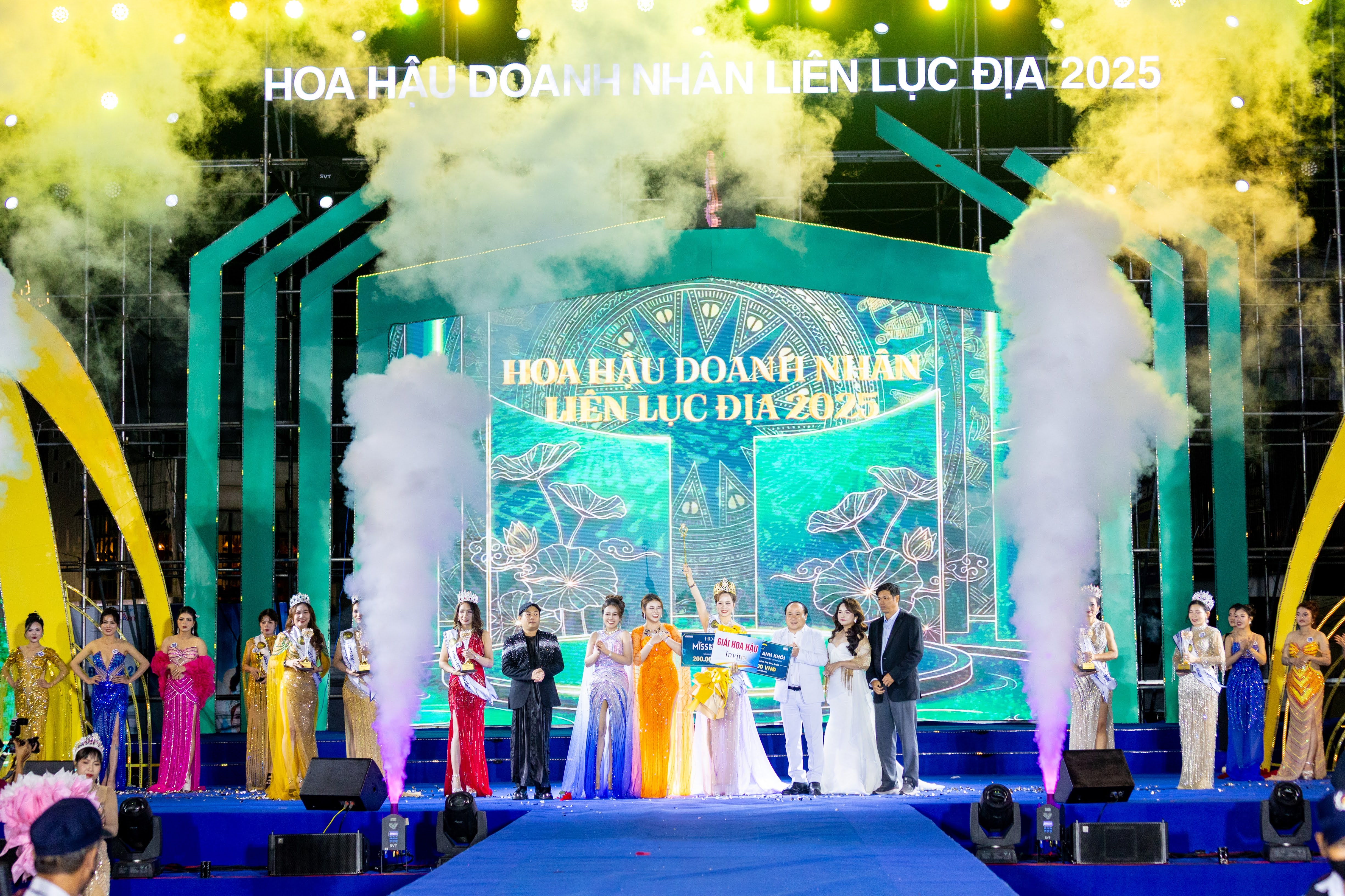 Tỏa sáng tại Quảng trường Đại Đoàn Kết, thí sinh Nguyễn Thị Tâm trở thành Tân Hoa hậu Doanh nhân Liên Lục Địa - 2