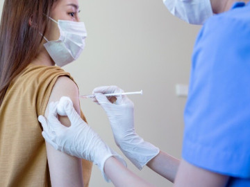 Sức khỏe - Quy trình tiêm chủng chuẩn hóa giúp phụ huynh yên tâm cho con tiêm phòng đầy đủ, đúng lịch